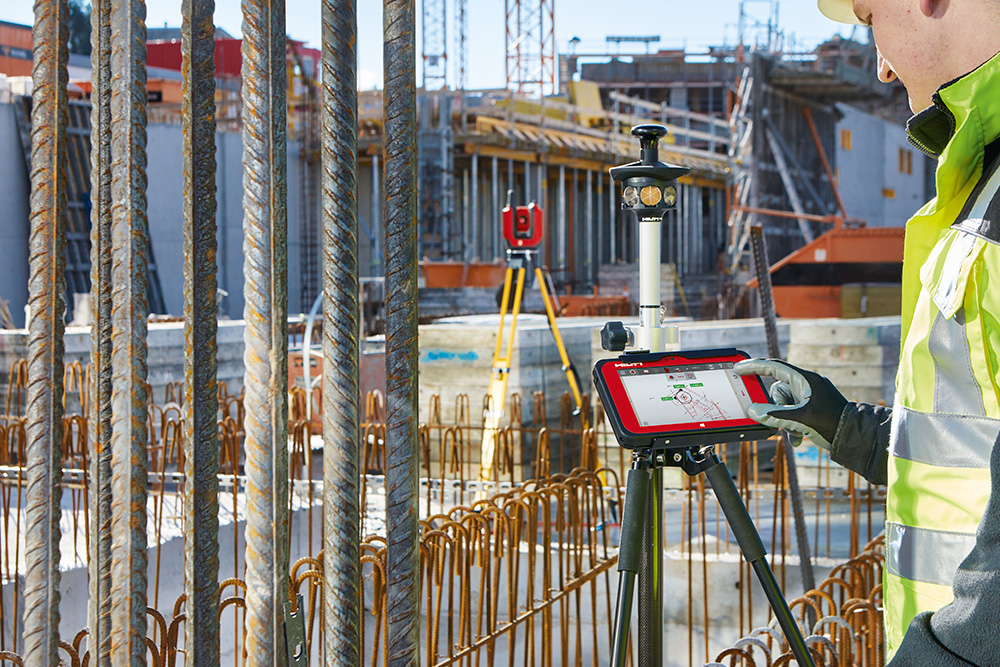 kennards hire team member  surveying a construction site